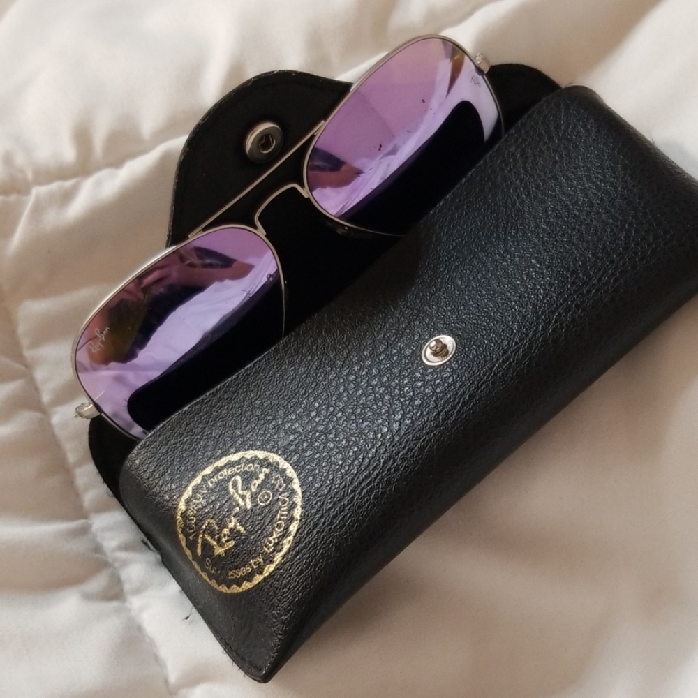Purple mirrored aviator ray-bans